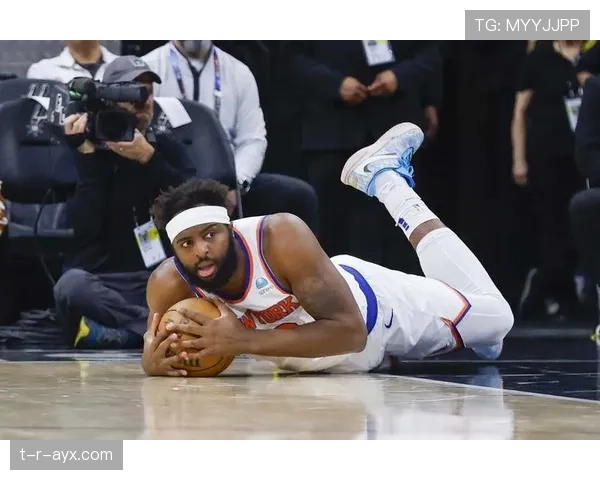 罗宾逊篮板统治力再现赛场，引领球队逆转取胜