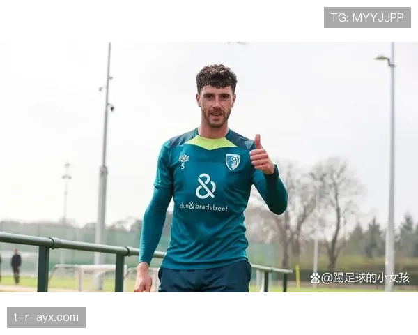 塞内西：英超新星崛起，稳步提升球队防守实力